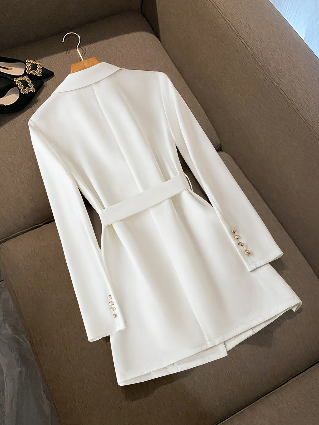 Blazer clássico com cinto e botões