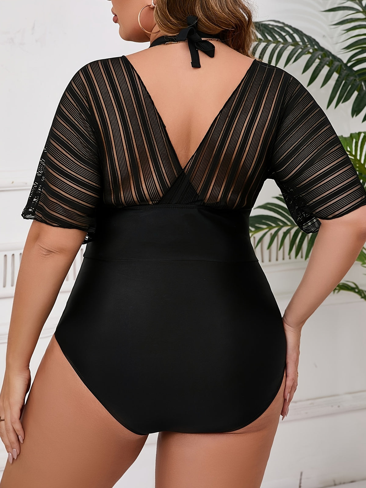 Maiô plus size com mangas curtas detalhadas