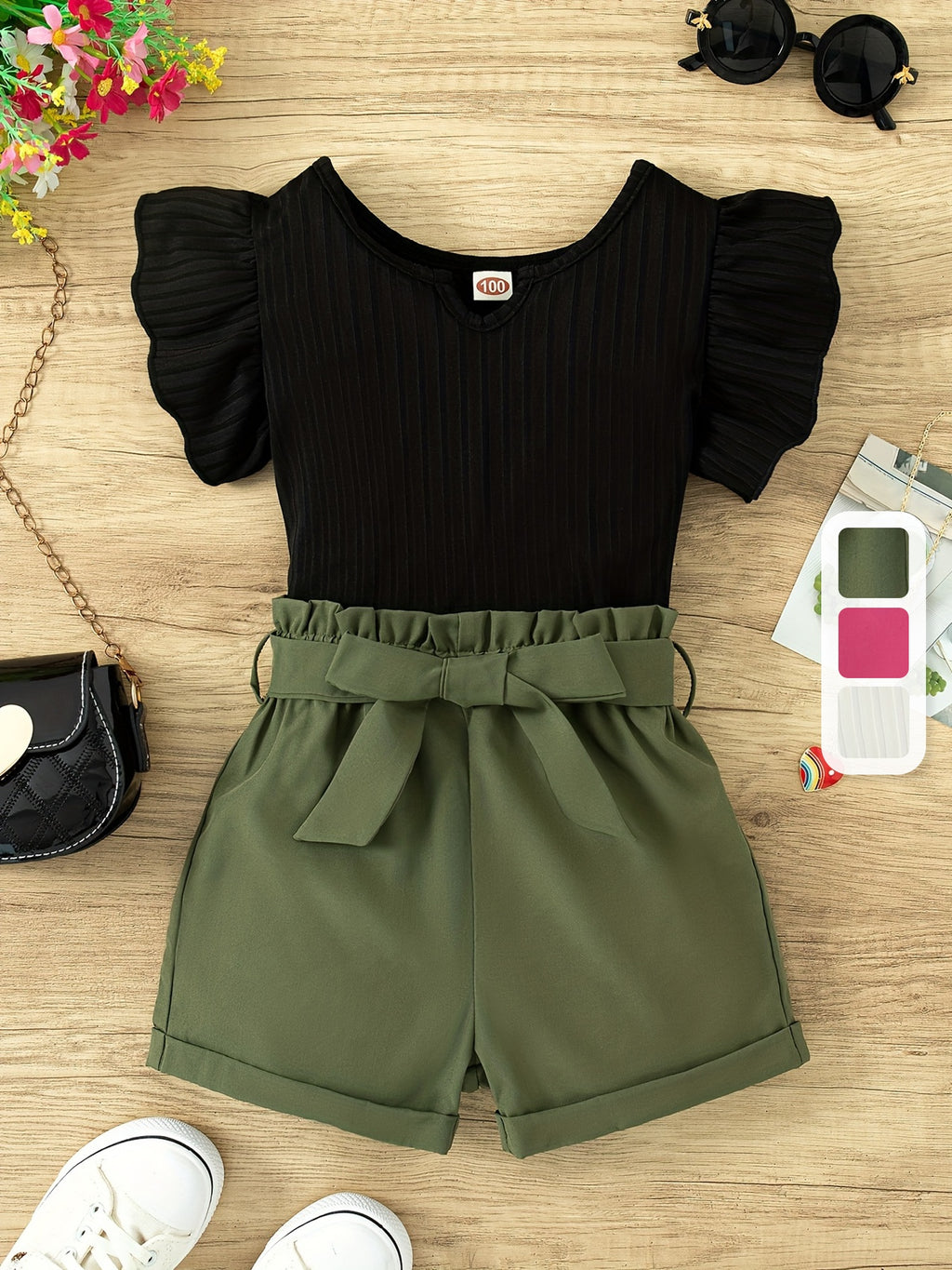 Conjunto de blusa e shorts de babado e cinto para meninas