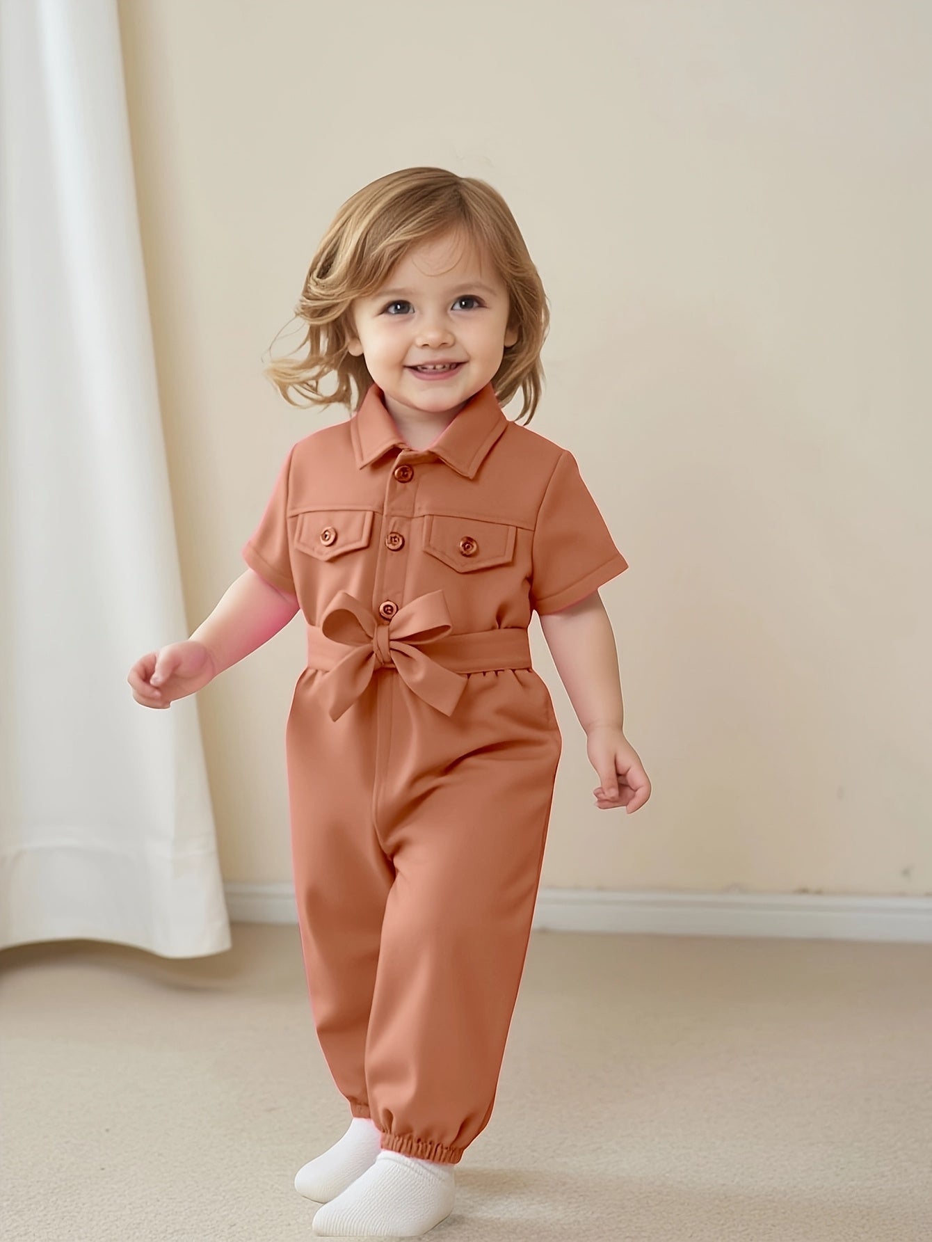 Macacão de manga curta com botões e laço para meninas