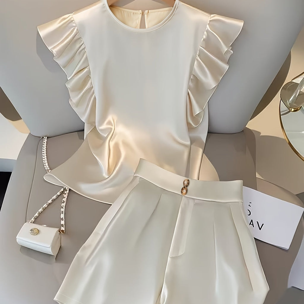 Conjunto com Blusa de Babados e Shorts de Alfaiataria