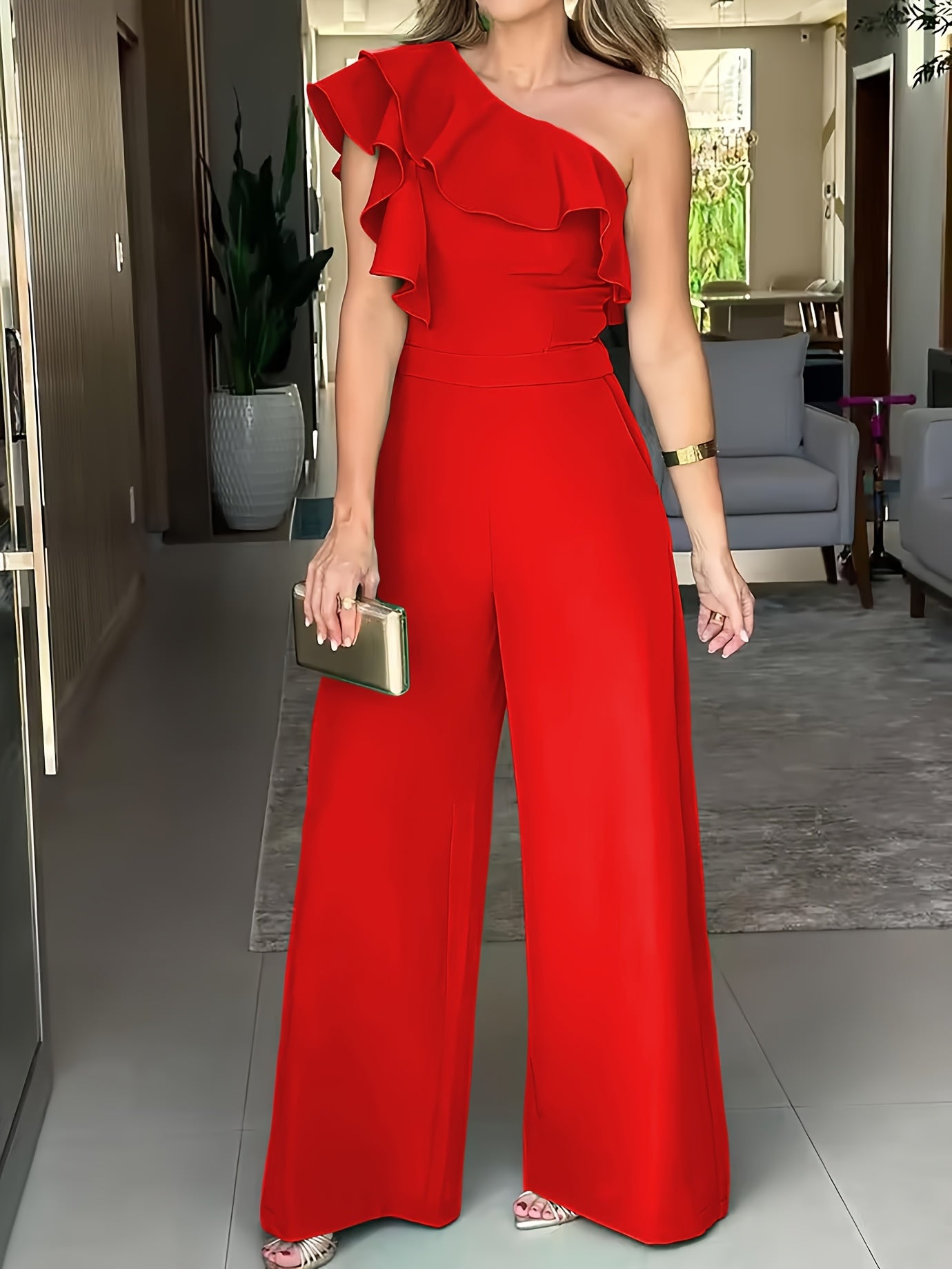 Macacão de ombro único e babados