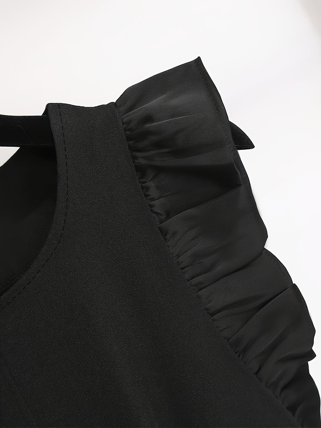 Macacão elegante de mangas com babados e cinto