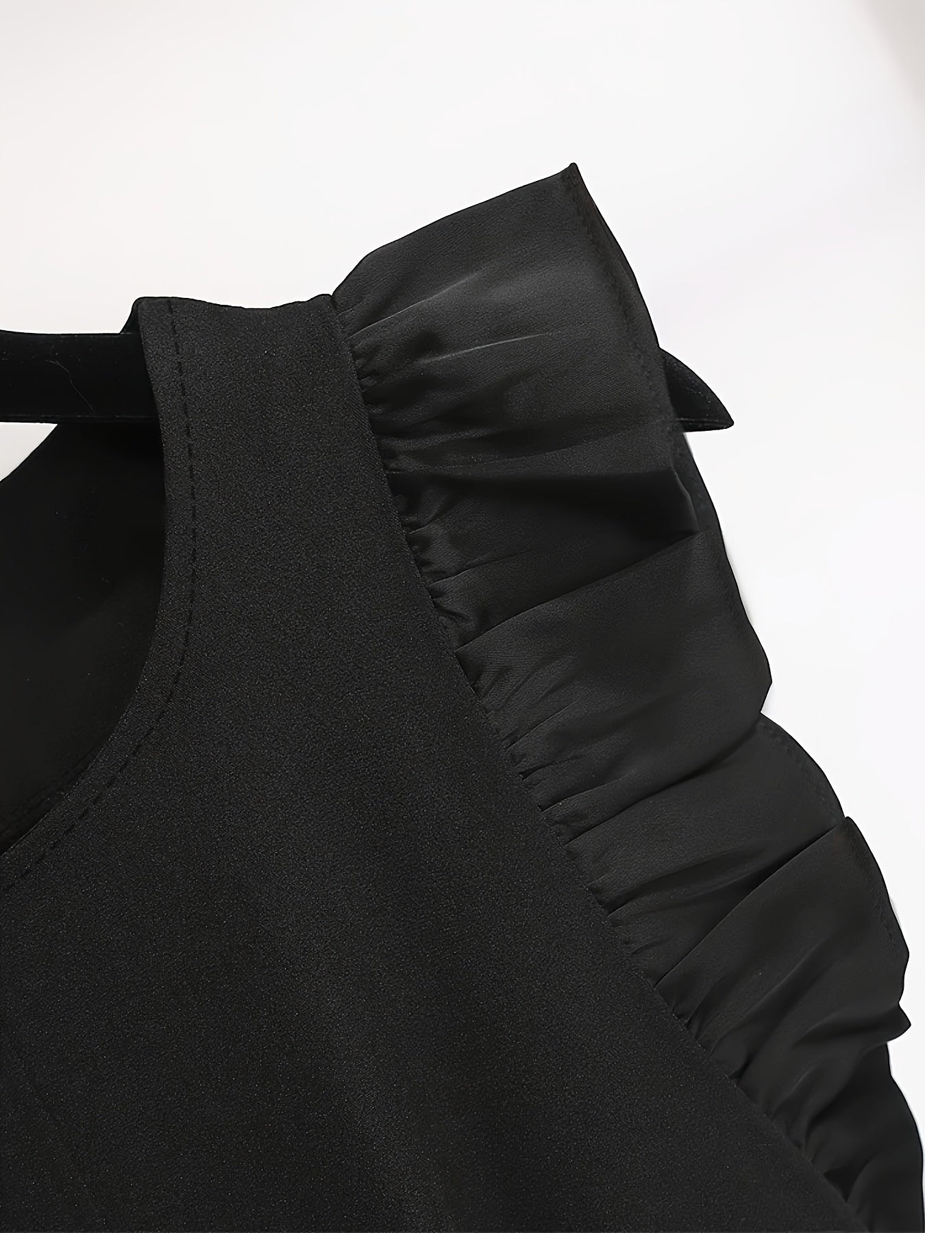 Macacão elegante de mangas com babados e cinto