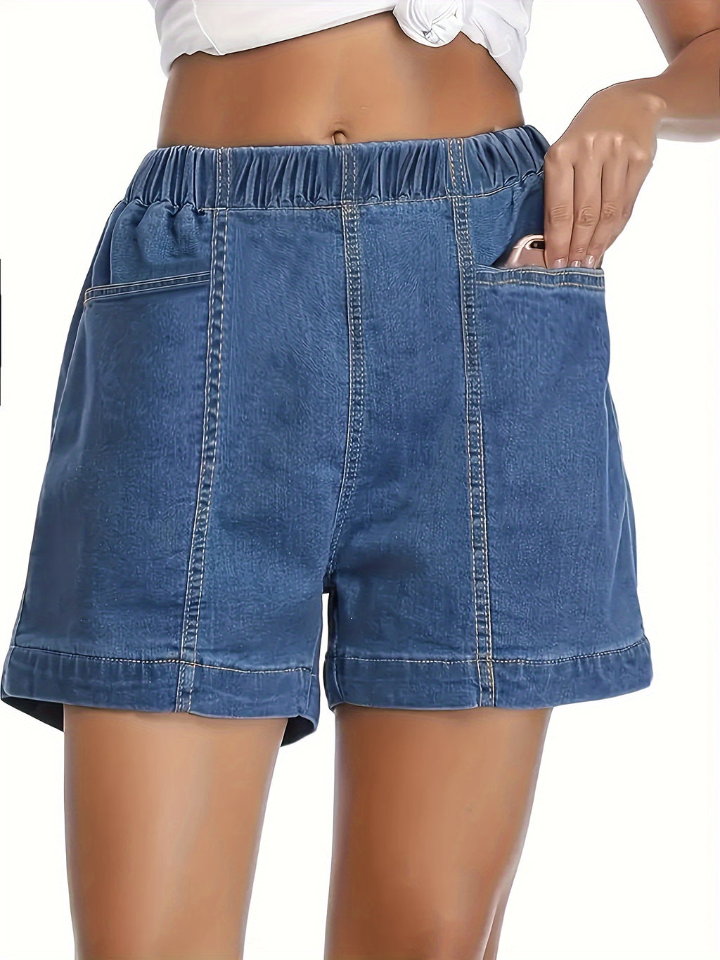 Shorts jeans com cintura franzida e detalhes em costura aparente