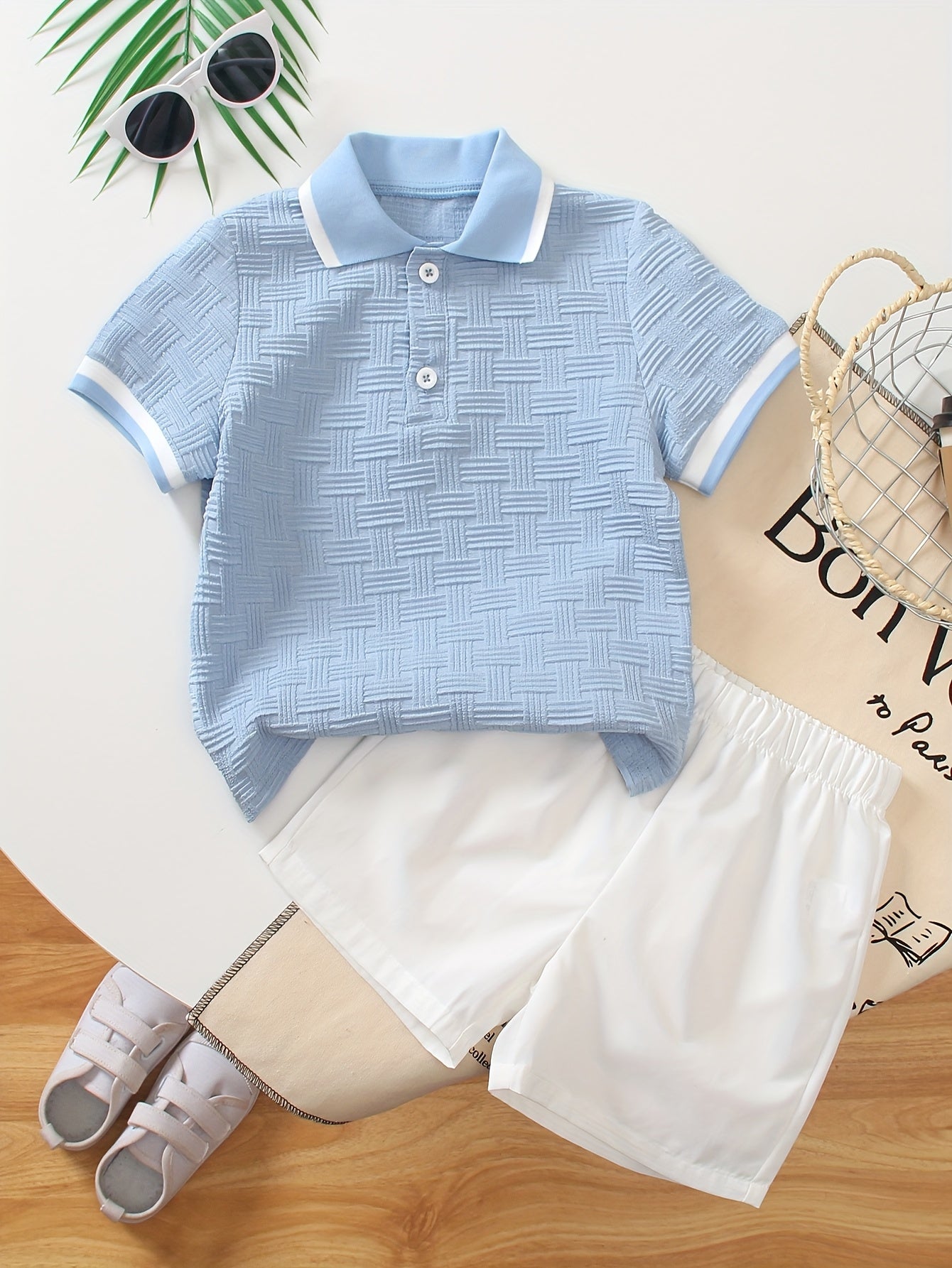 Conjunto de camiseta com gola polo e shorts para meninos