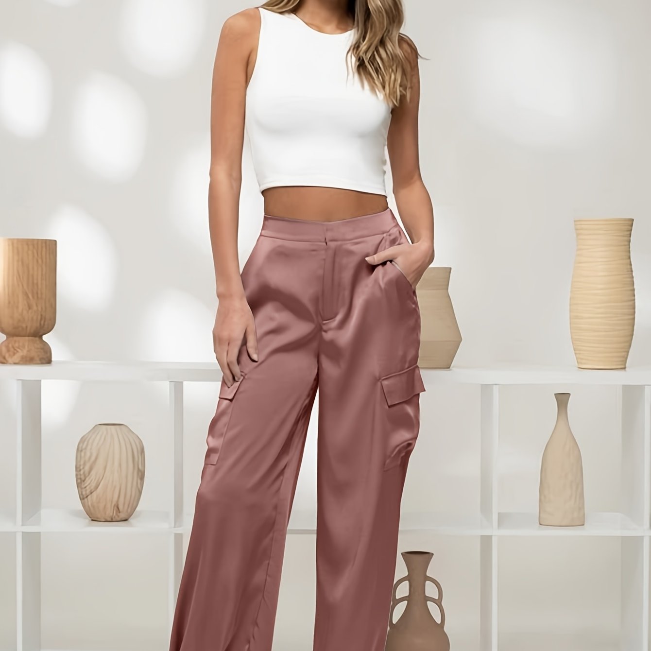 Calça cargo com tornozelos franzidos e bolsos nas laterais