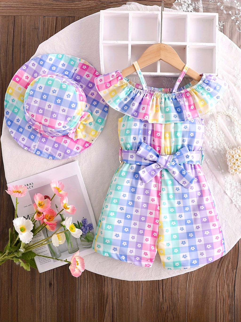 Macaquinho com laço e babado + chapéu para meninas
