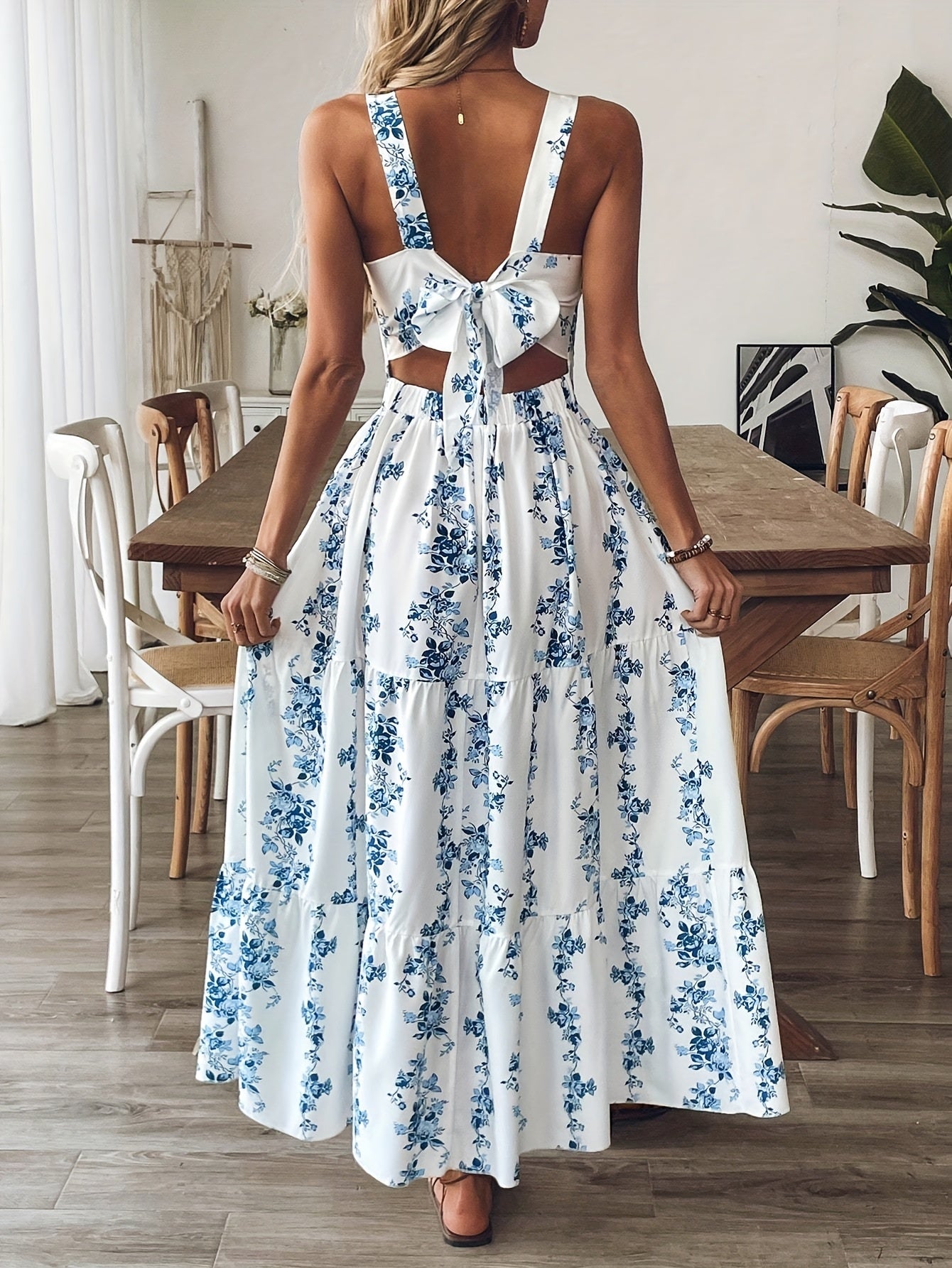 Vestido longo floral com laço nas costas