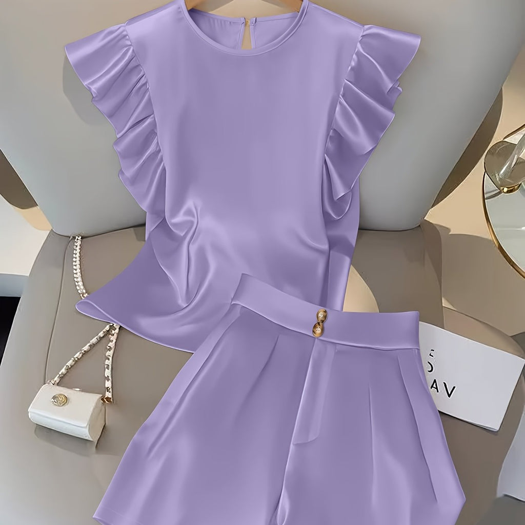 Conjunto com Blusa de Babados e Shorts de Alfaiataria