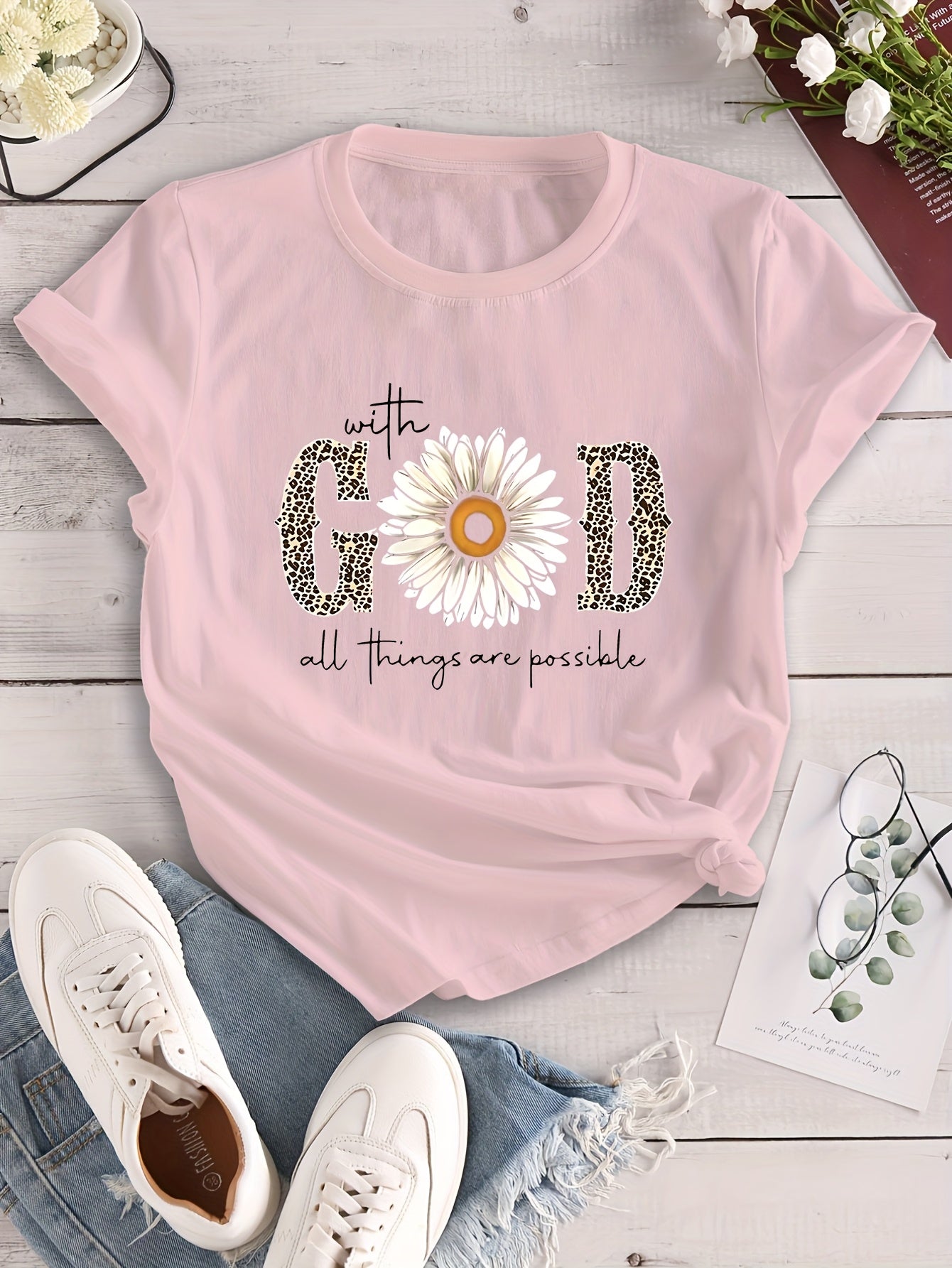 Camiseta estampada "com Deus tudo é possível"