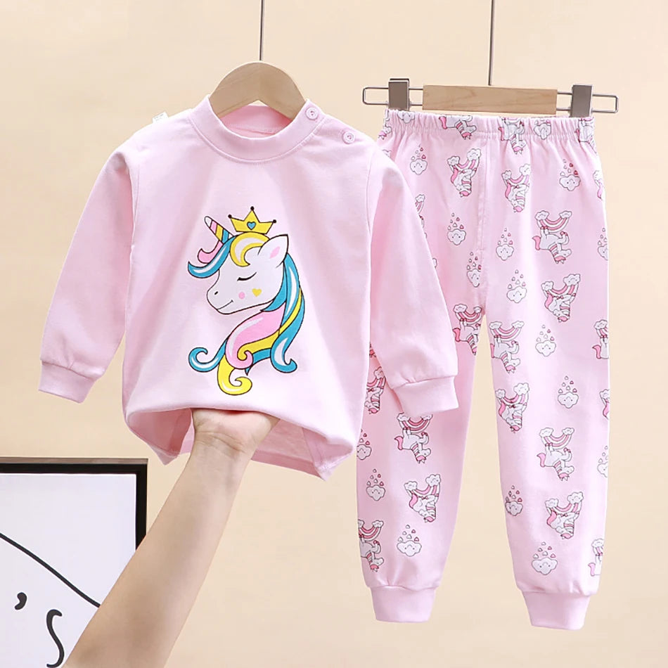 Pijama de algodão infantil com estampas femininas e masculinas