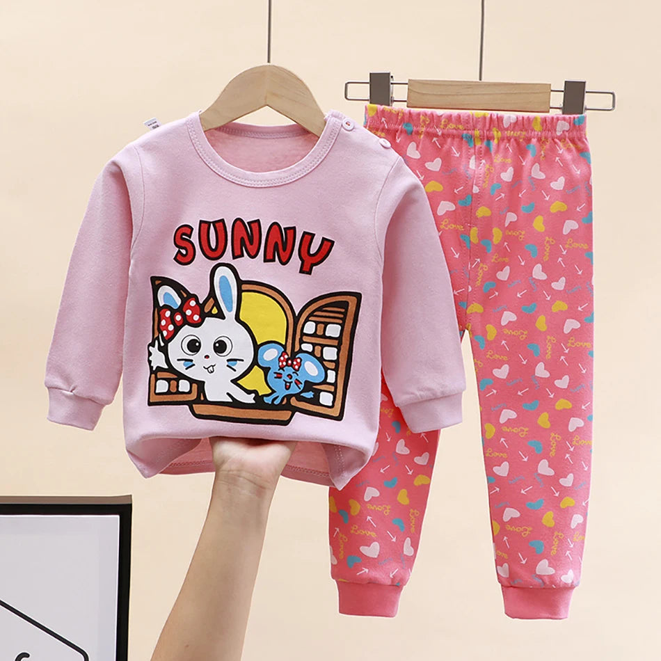 Pijama de algodão infantil com estampas femininas e masculinas
