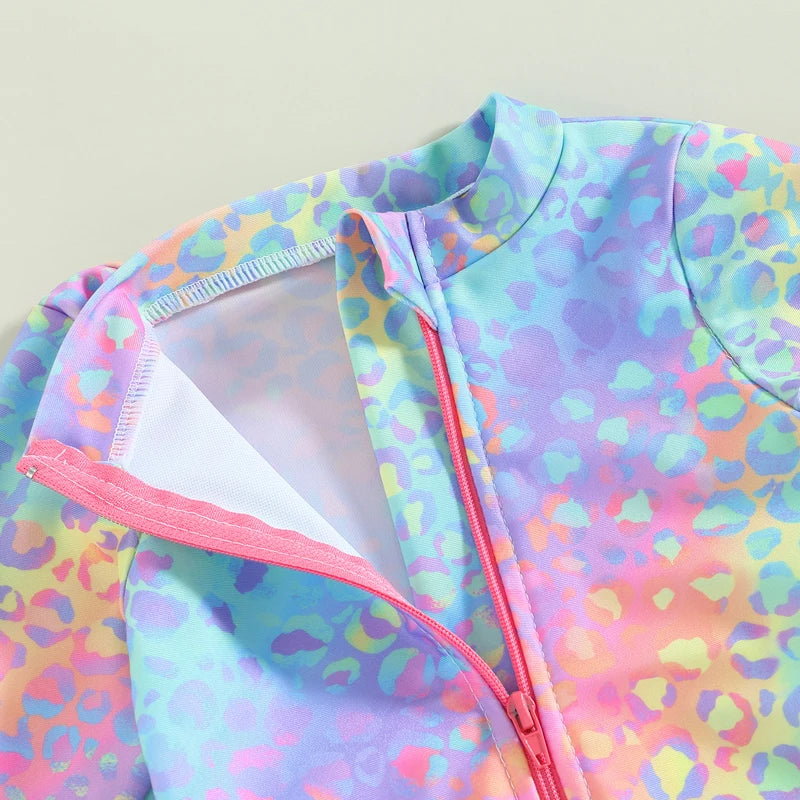 Maiô infantil colorido com mangas compridas, zíper e detalhe de babado