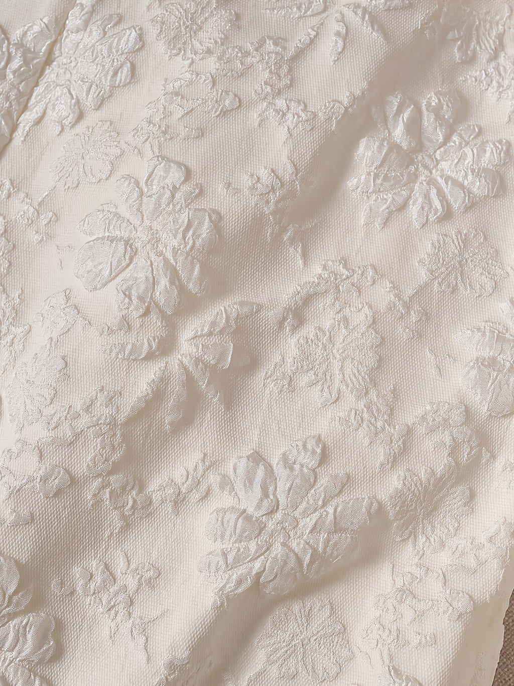 Short com textura floral em alto relevo