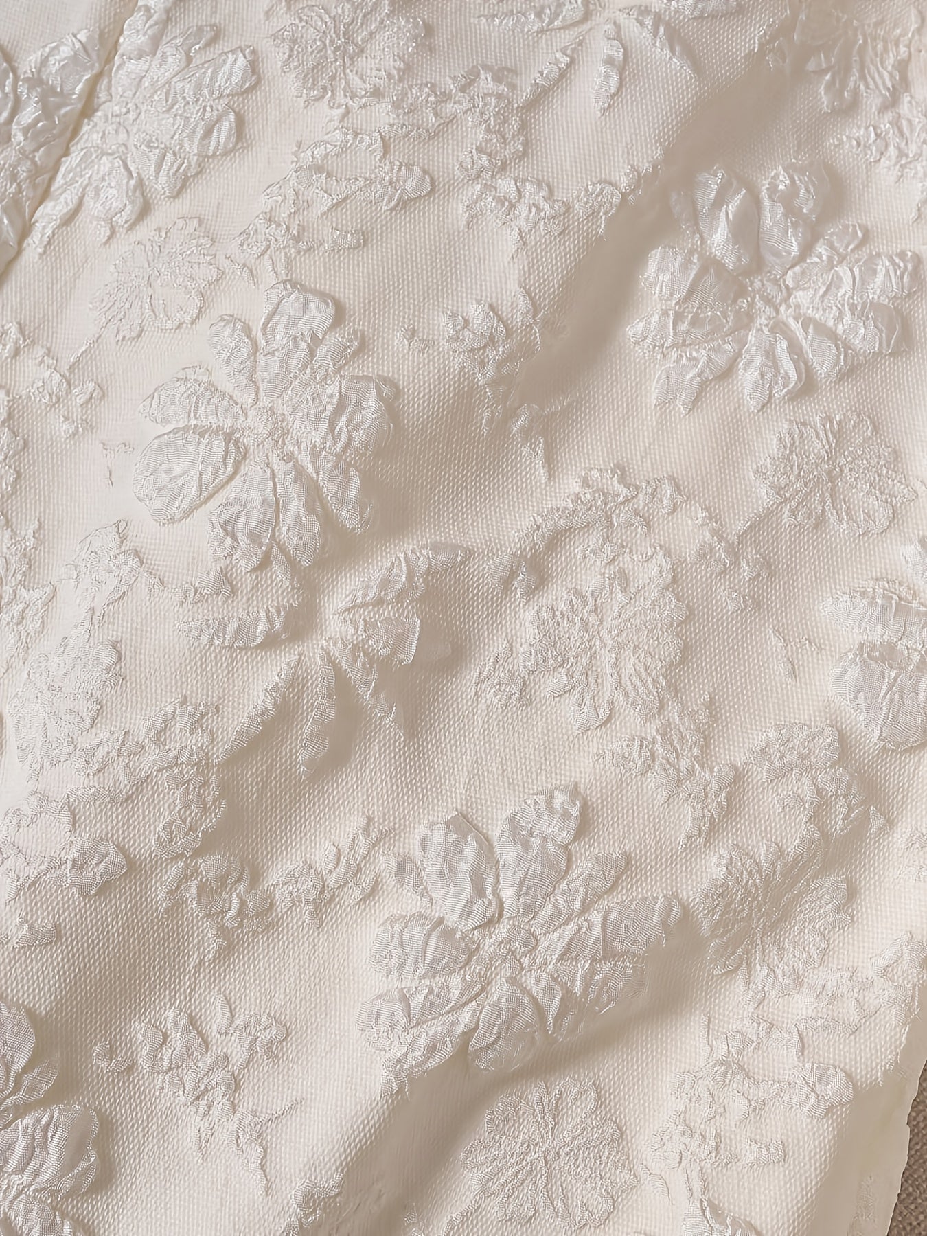 Short com textura floral em alto relevo