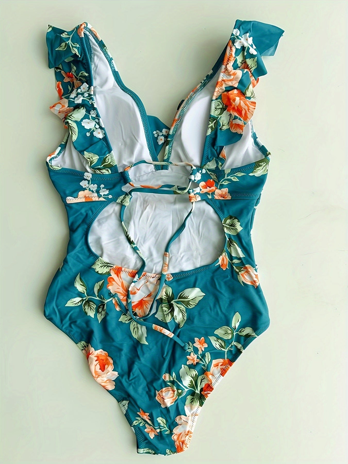 Maiô florido com babados e amarração trançada nas costas