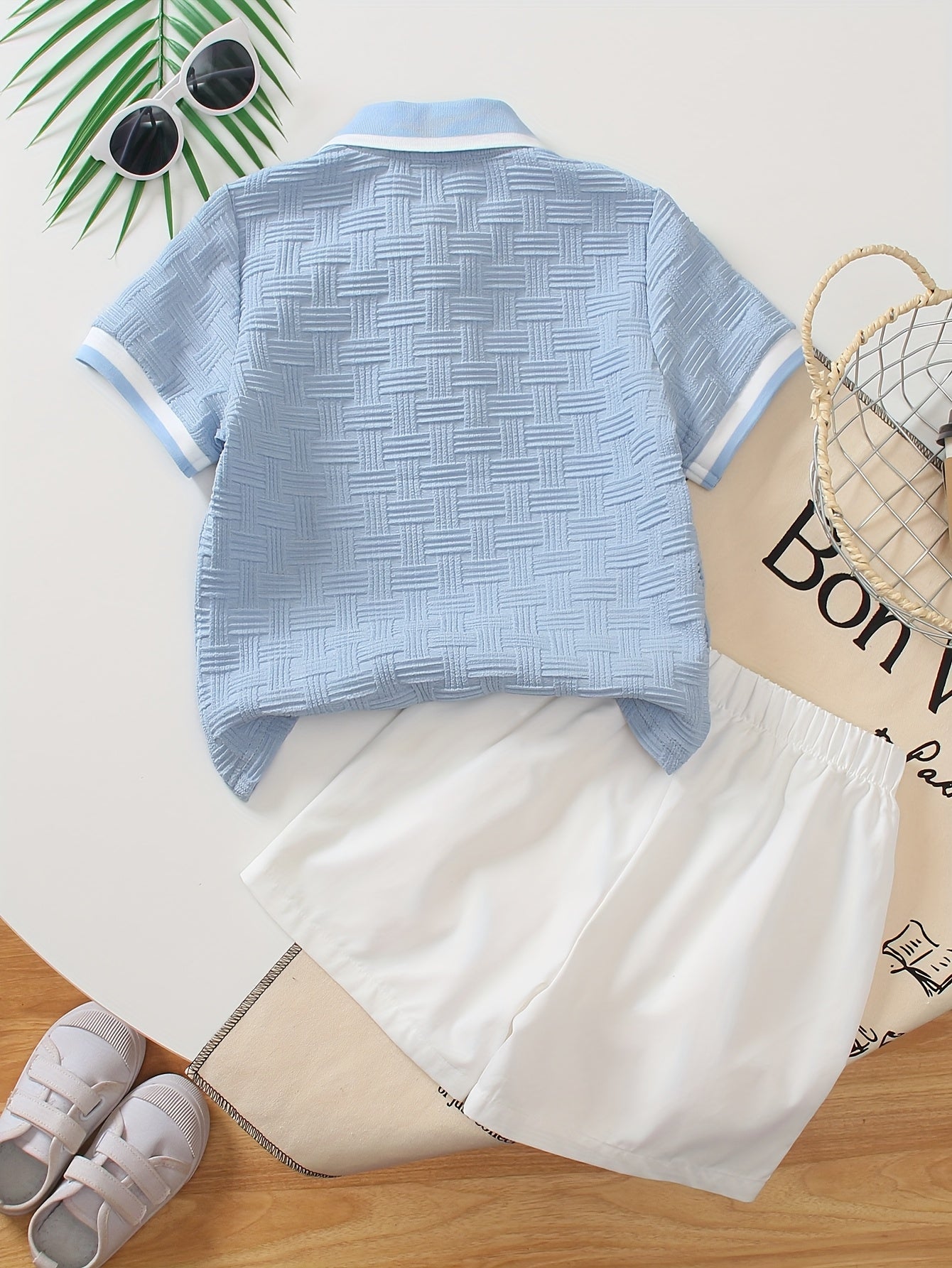 Conjunto de camiseta com gola polo e shorts para meninos