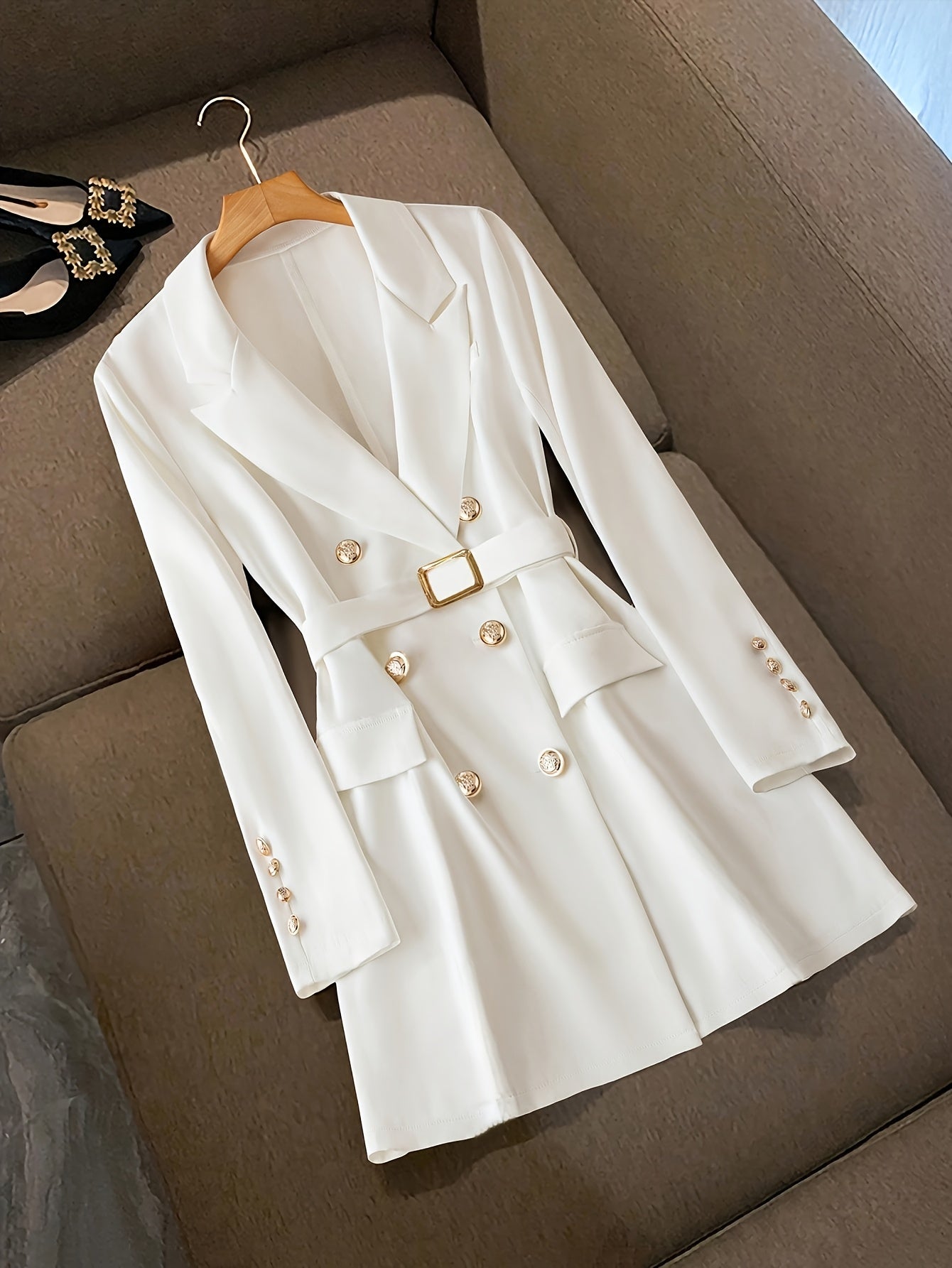 Blazer clássico com cinto e botões