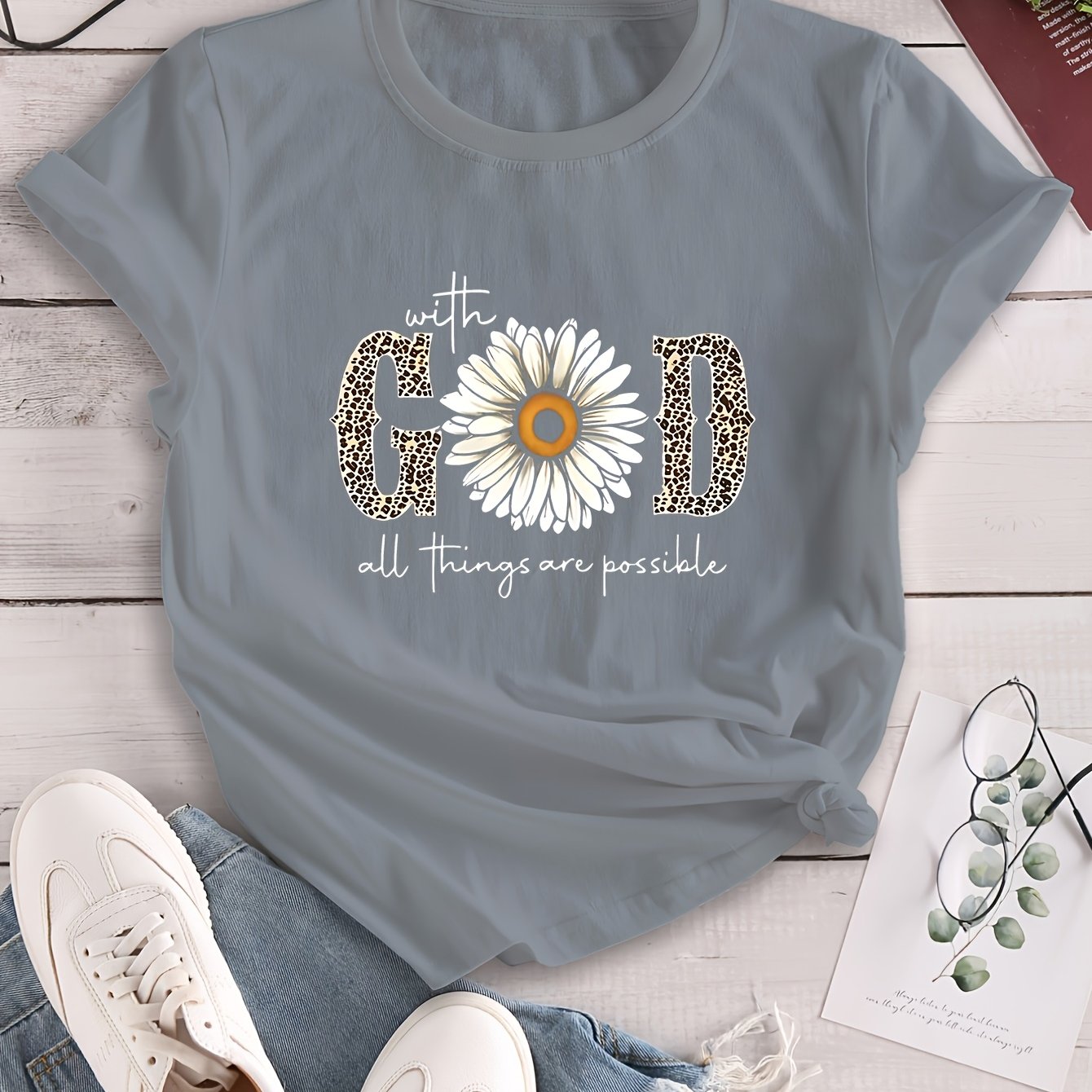 Camiseta estampada "com Deus tudo é possível"