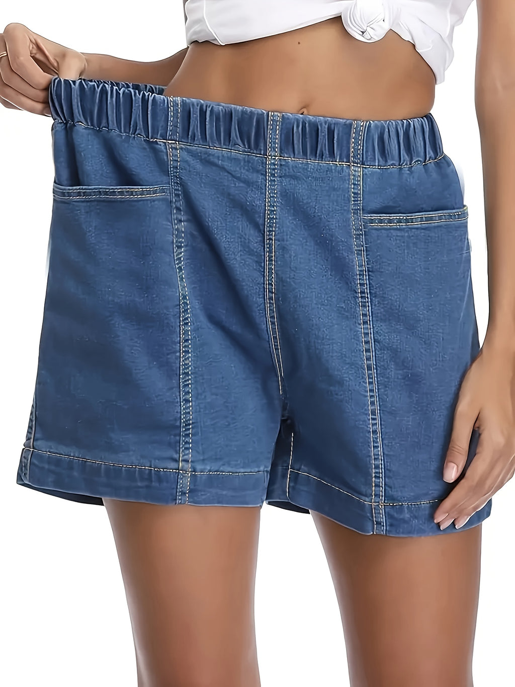 Shorts jeans com cintura franzida e detalhes em costura aparente
