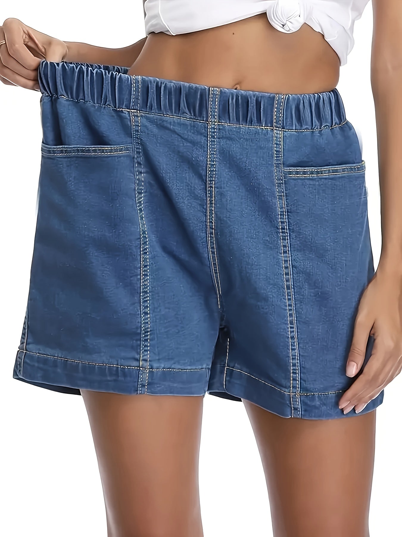 Shorts jeans com cintura franzida e detalhes em costura aparente