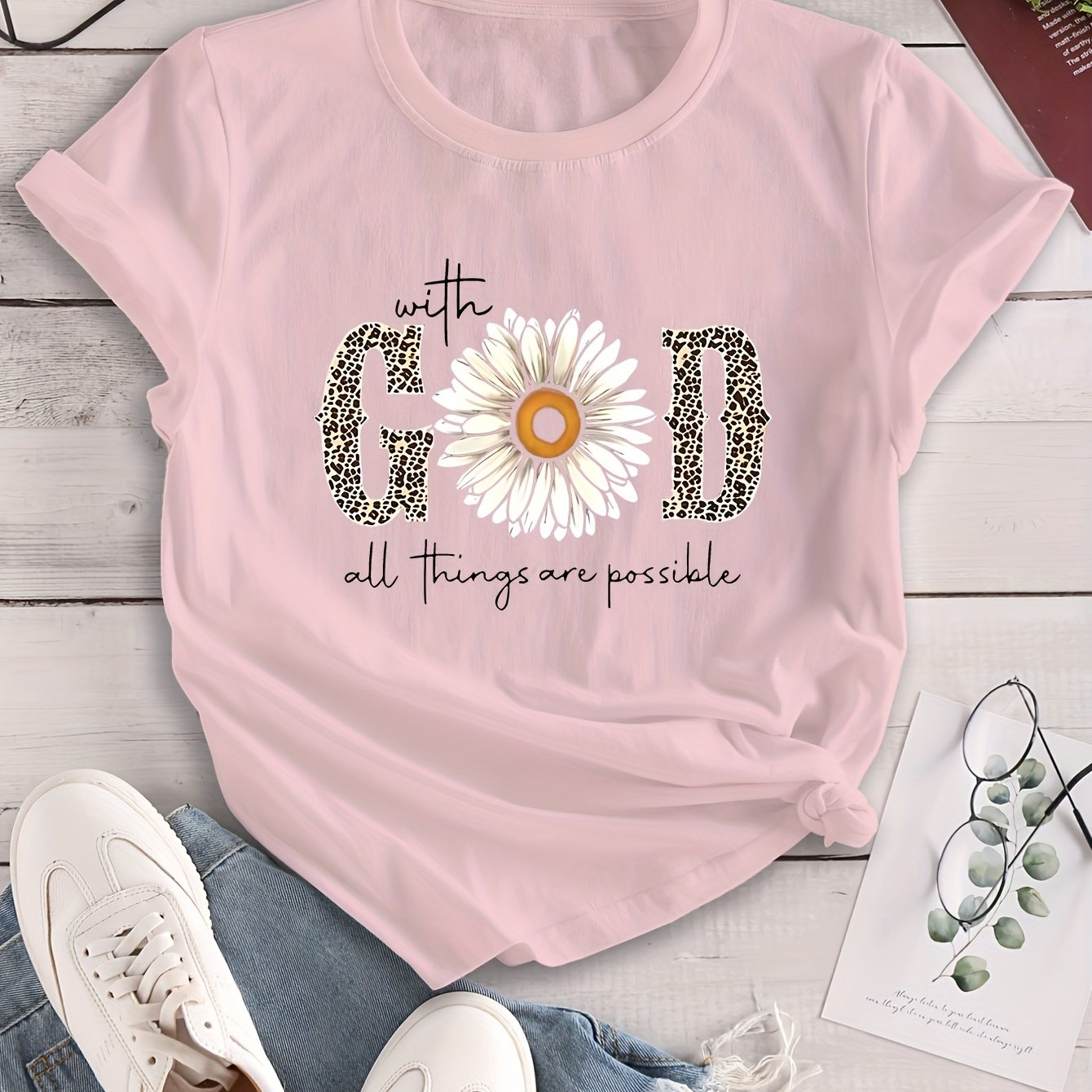 Camiseta estampada "com Deus tudo é possível"
