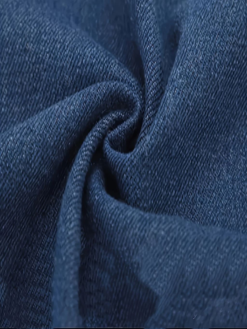 Shorts jeans com cintura franzida e detalhes em costura aparente