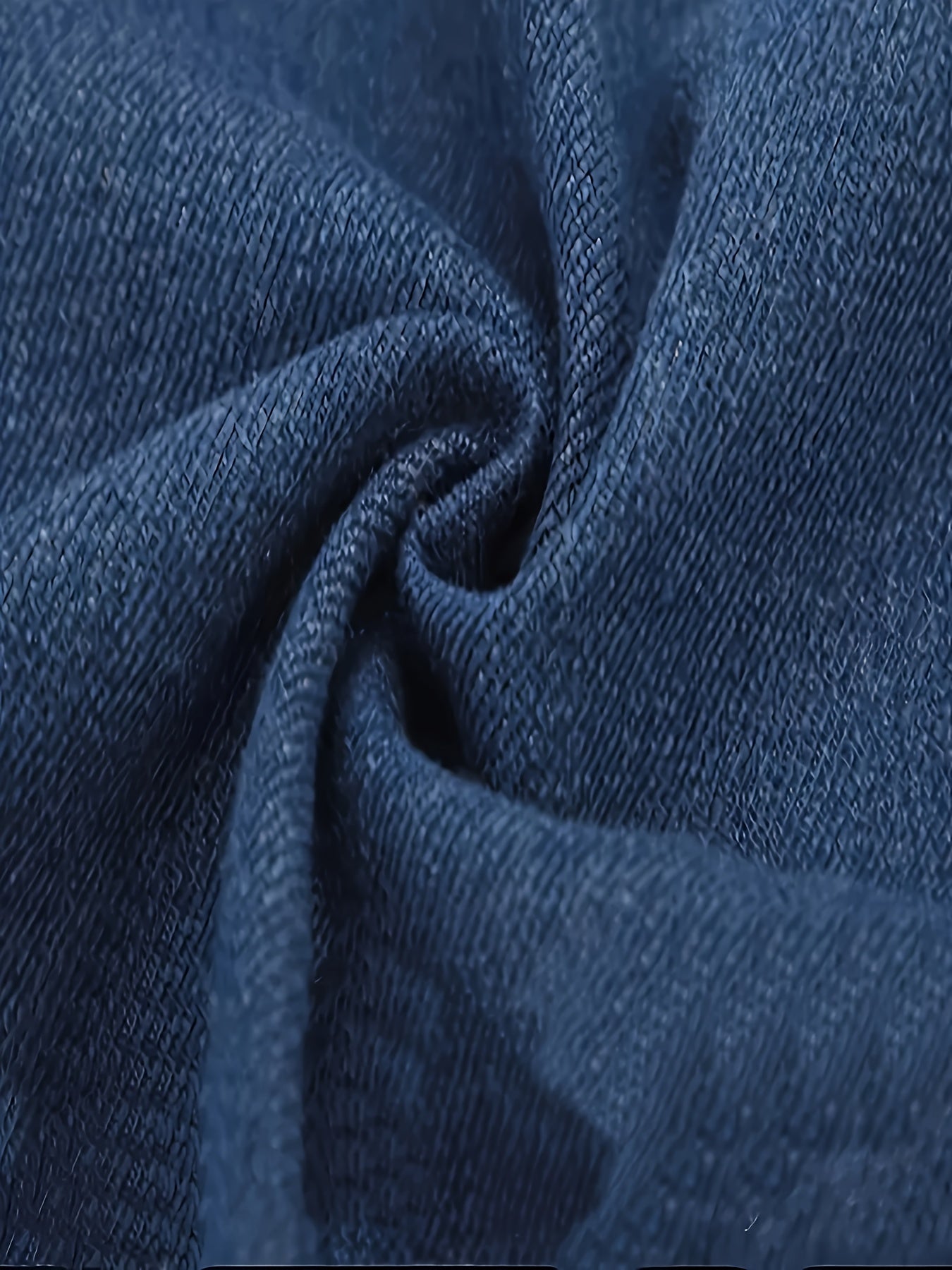 Shorts jeans com cintura franzida e detalhes em costura aparente