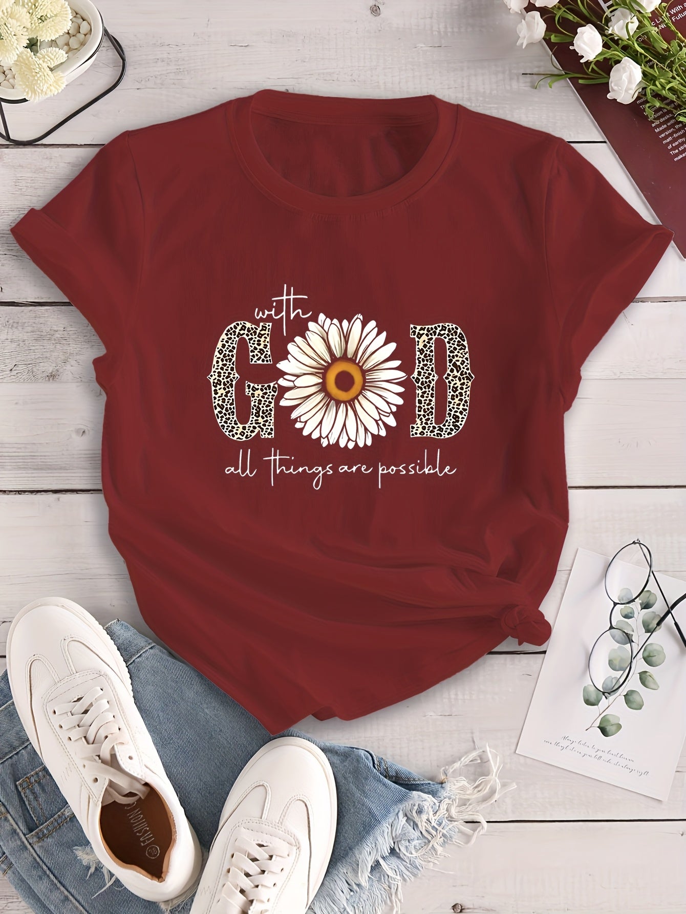 Camiseta estampada "com Deus tudo é possível"