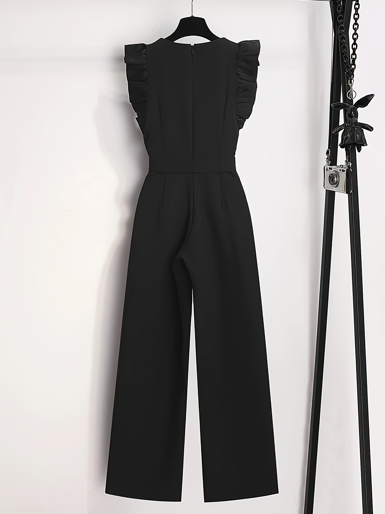 Macacão elegante de mangas com babados e cinto