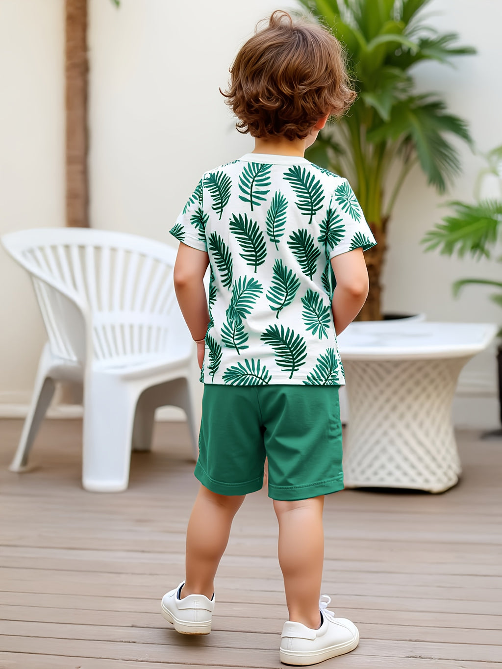 Conjunto de camiseta e short para meninos com folhagens