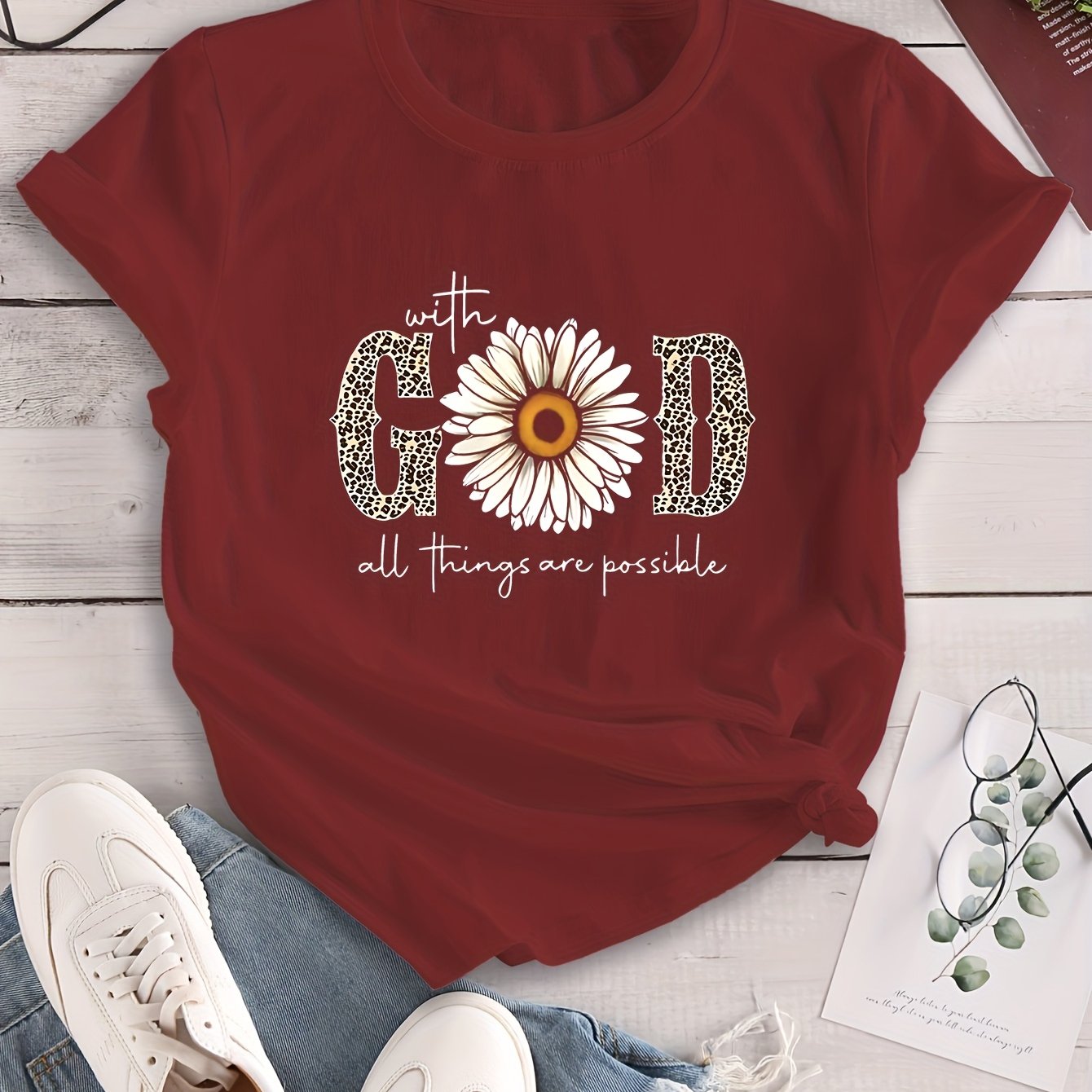 Camiseta estampada "com Deus tudo é possível"