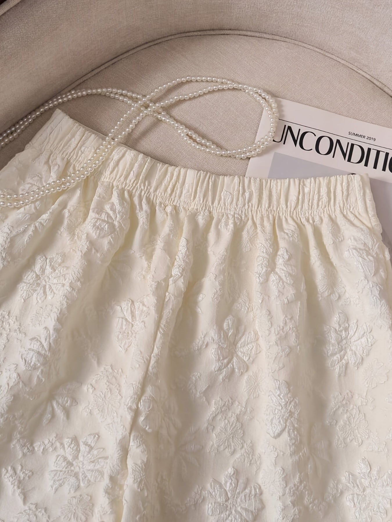 Short com textura floral em alto relevo