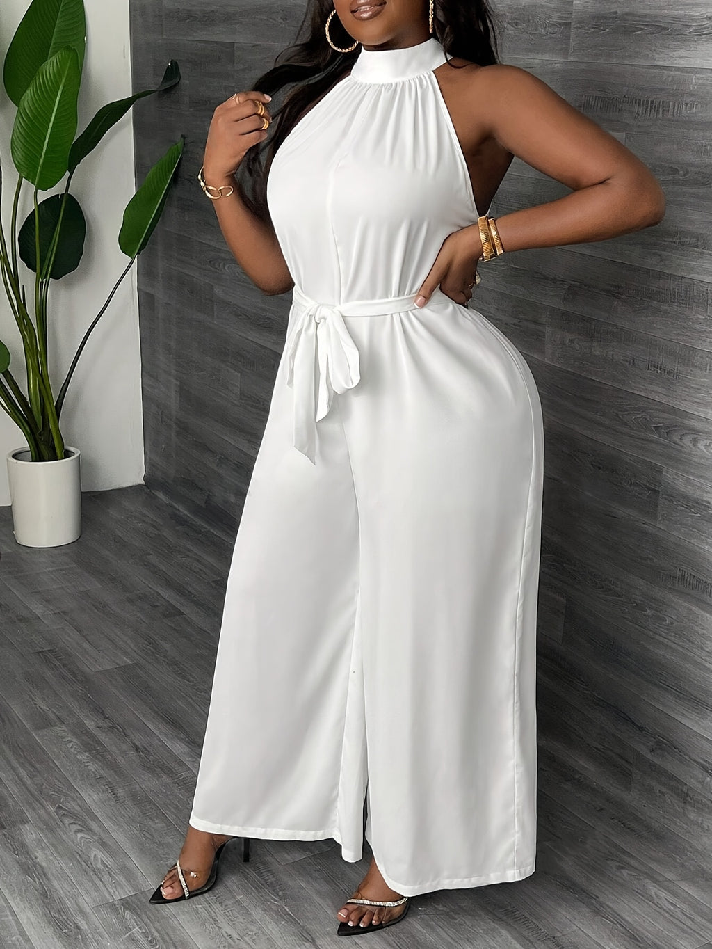 Macacão feminino soltinho, sem mangas e com cinto