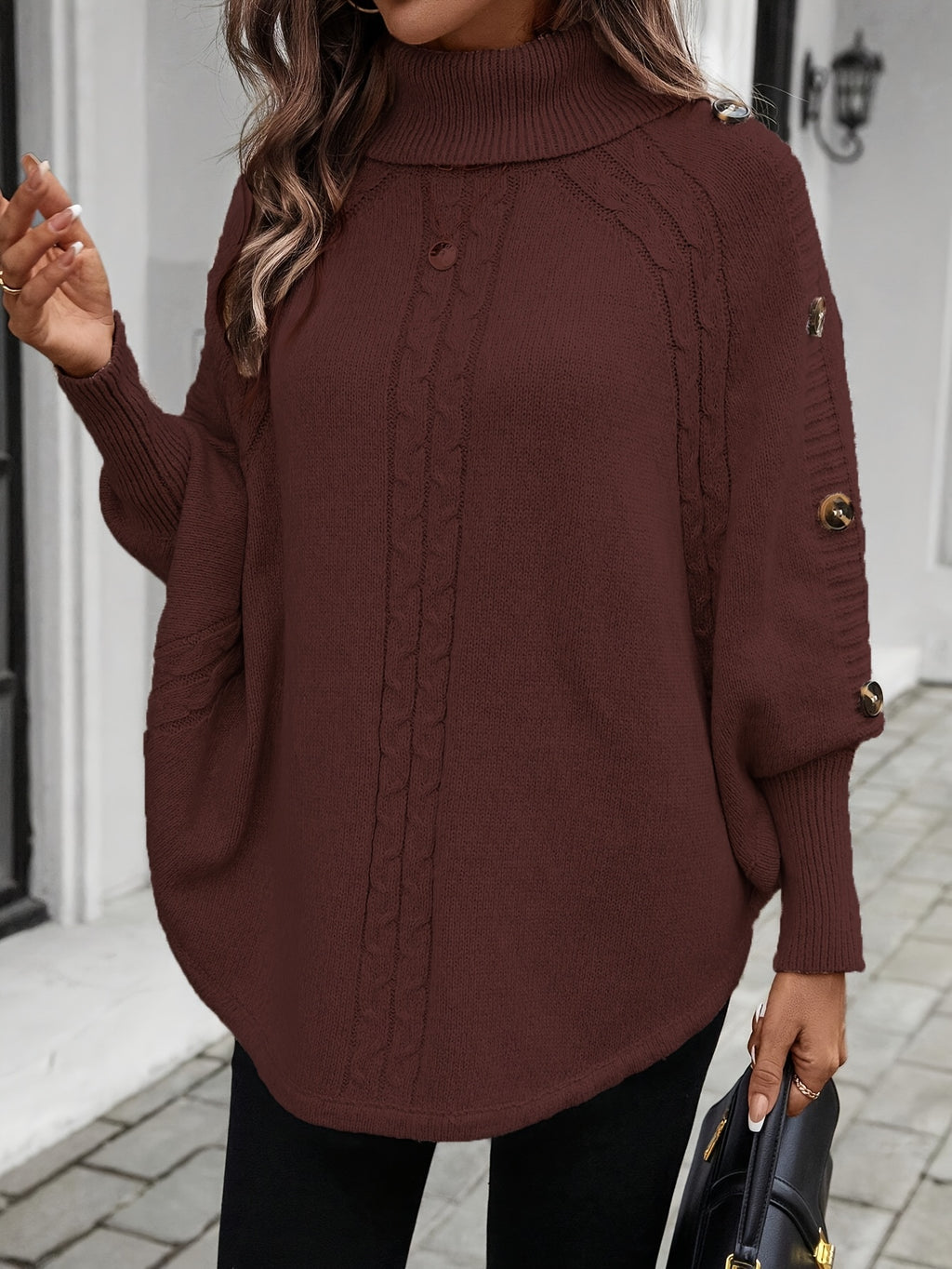 Suéter de gola rolê e mangas morcego com botões