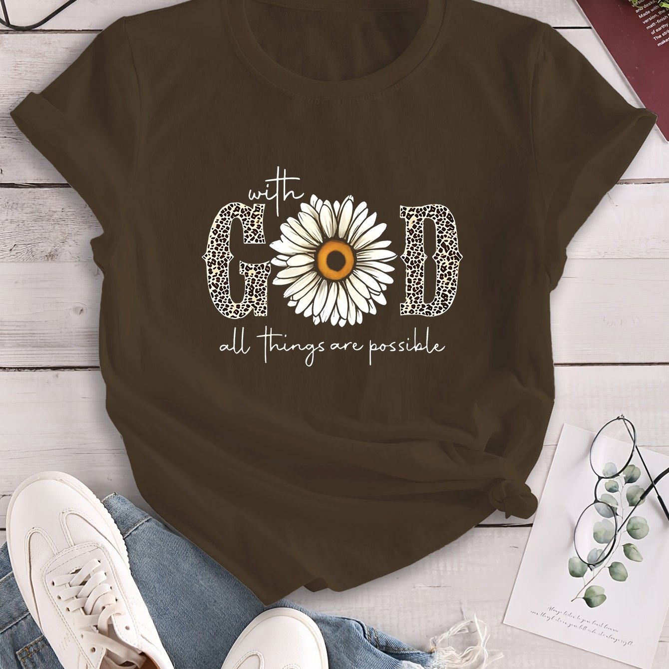 Camiseta estampada "com Deus tudo é possível"